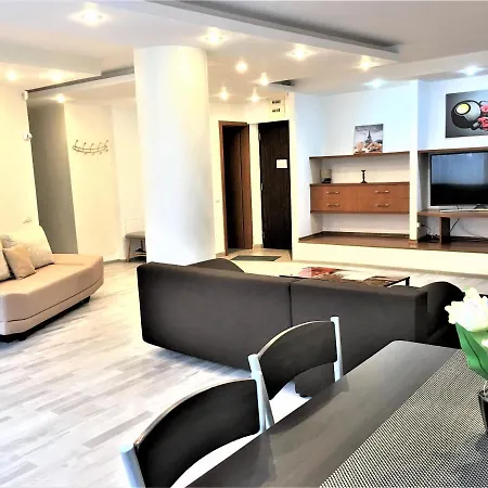 Large In Ultra-central Location * Брашов
